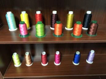 Paj Ntaub Paj Ntaub Xov Nws yog xim hlau